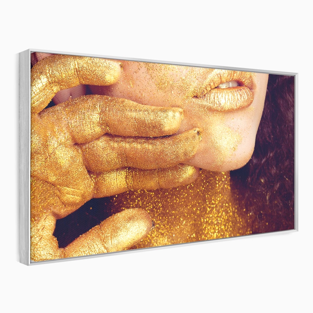 Tablou canvas cu tablou canvas cu portret feminin auriu, in rama de aluminiu argintiu